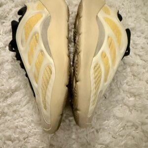 Size 9 - adidas Yeezy Boost 700 V3
